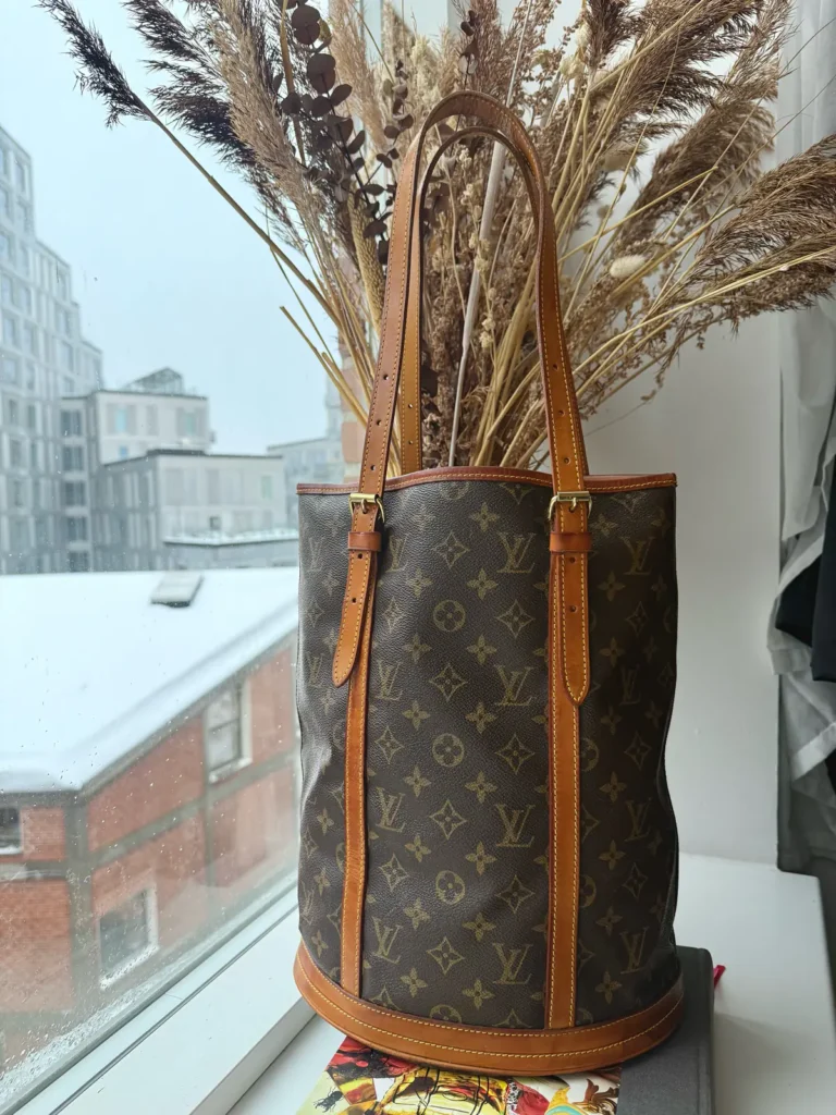 Louis Vuitton Bucket GM Shoulder Tote – Monogram Canvas – Vachetta Leather – Gold-Tone Hardware