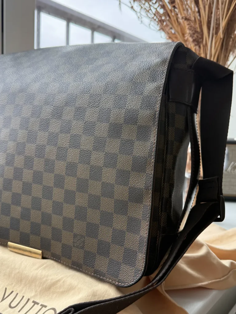 Louis Vuitton Bastille Messenger Bag i Damier Ebene Canvas