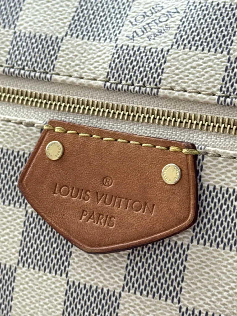 Louis Vuitton Iéna MM Tote Skuldertaske i Damier Azur Canvas med Vachetta-læder