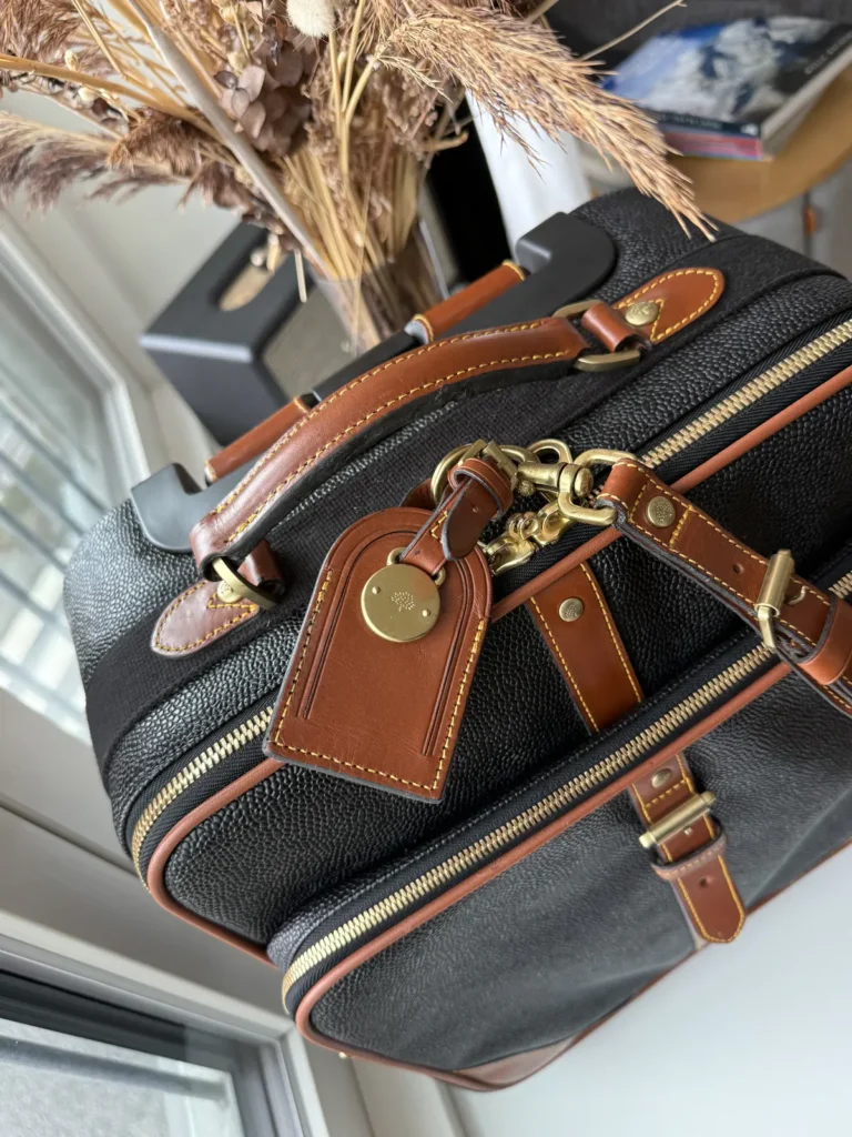 Mulberry Cabin Size Suitcase Rejsekuffert i sort Scotchgrain med cognacfarvede læderdetaljer