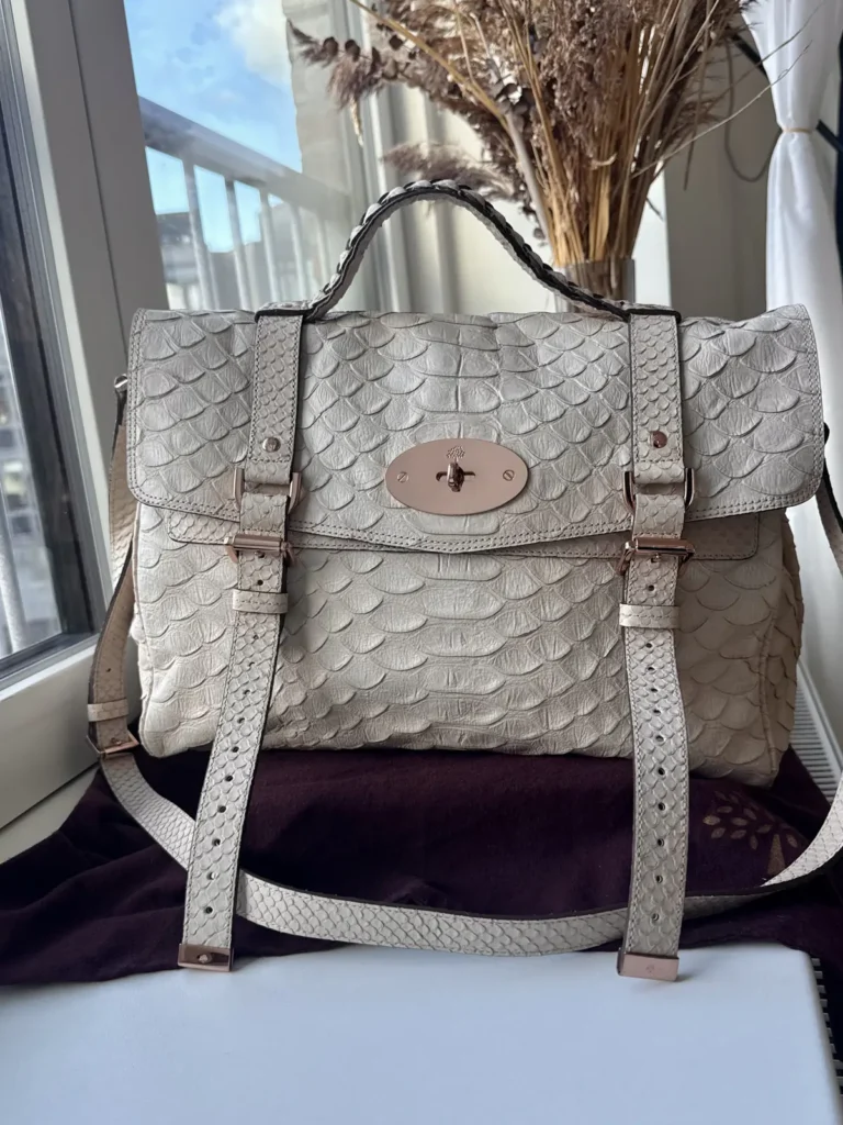 Mulberry Oversized Alexa Skuldertaske & Crossbody i Pebble Beige Silky Snake Print-læder